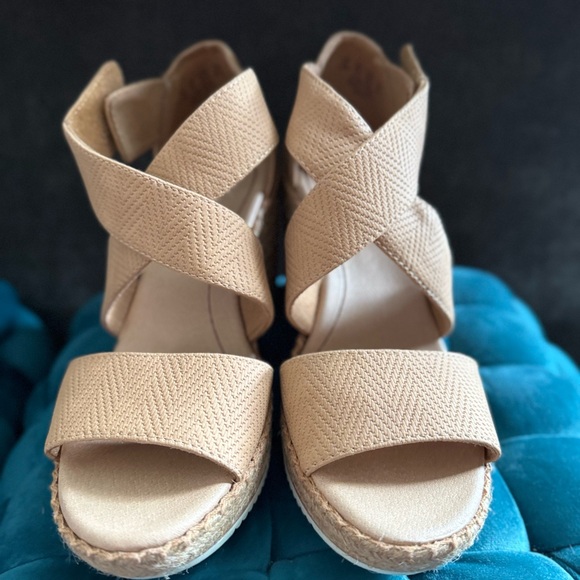 Neutral Wedges - Picture 2 of 3